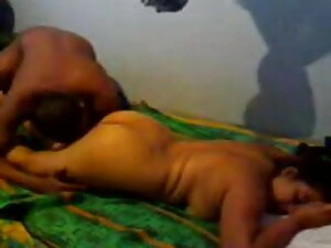 एक छोटे श्यामला गड़ब ...