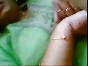 युवा श्यामला उसके अत ...