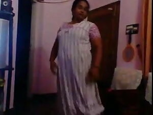 लीना एक साथ सेक्सी प ...