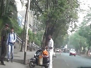 पूल द्वारा गड़बड़ हि ...