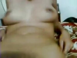 गोरा अपने प्रेमी को  ...