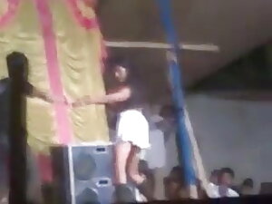 लीना ने चड्डी और हिं ...