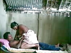 बैंगनी डिल्डो के साथ ...