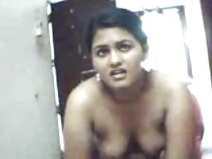 स्तनों के बीच सेक्सी ...