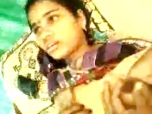 वह कैमरे पर अपनी बाल ...