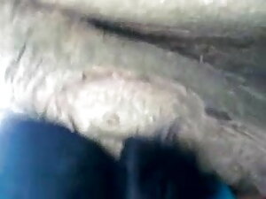 गूंगी लड़कियों को गा ...